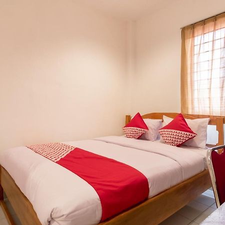 Oyo 447 Hutasimo Residence Medan Luaran gambar