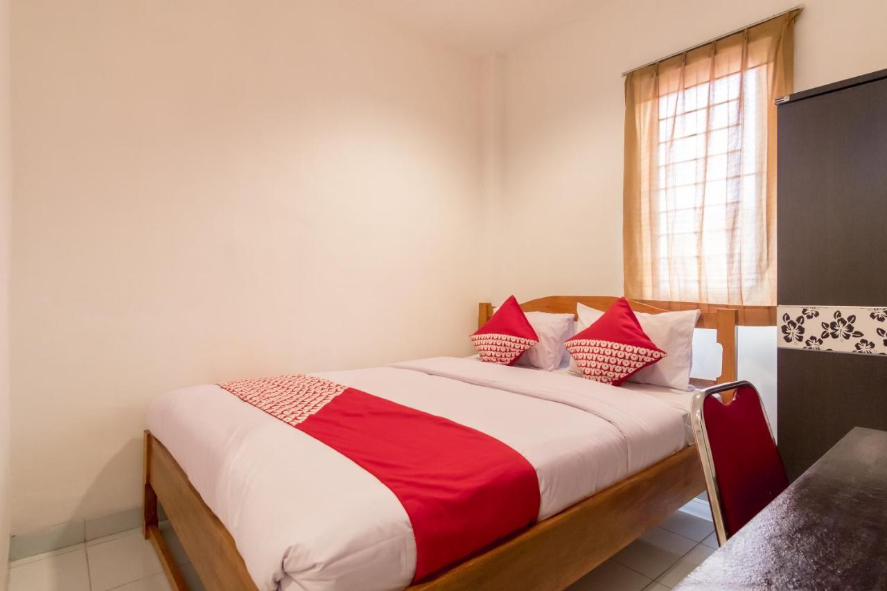 Oyo 447 Hutasimo Residence Medan Luaran gambar